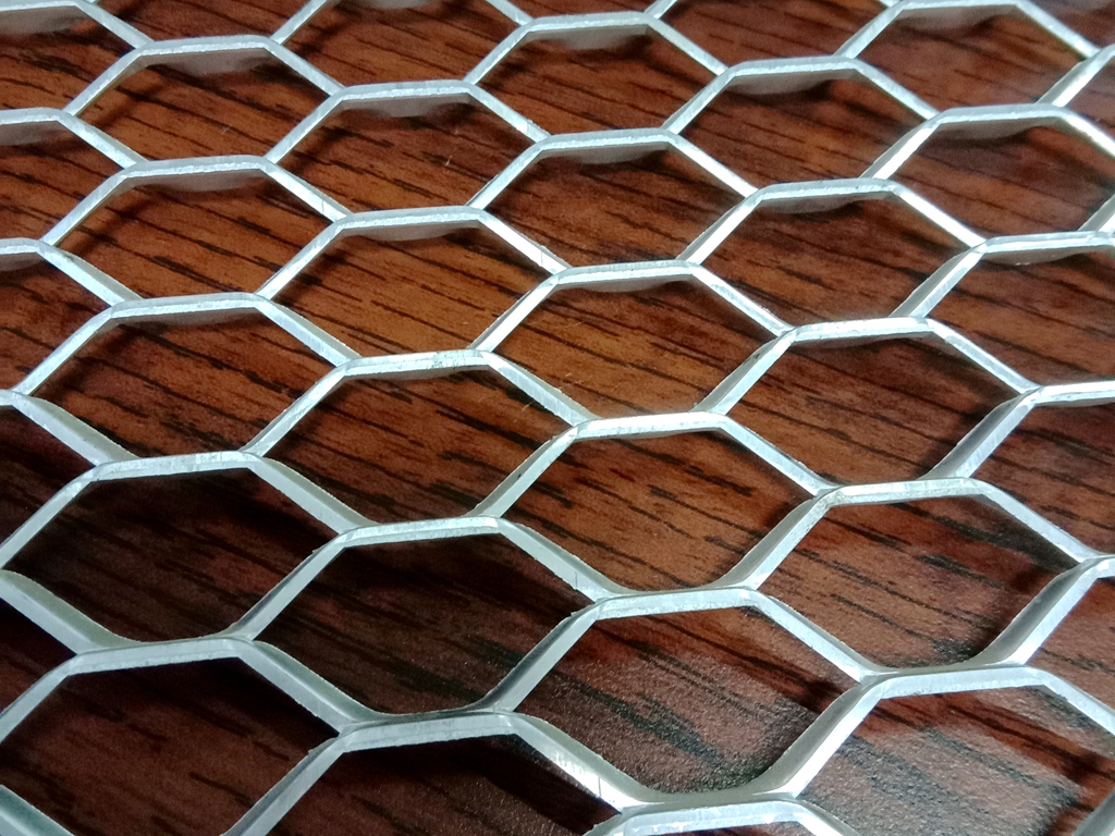 Metal expandido hexagonal