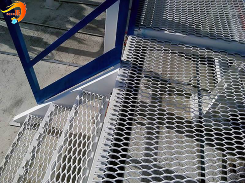 expanded metal mesh for stairs